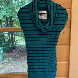 Ladies knit blouse top. Cowl neck. Size M.